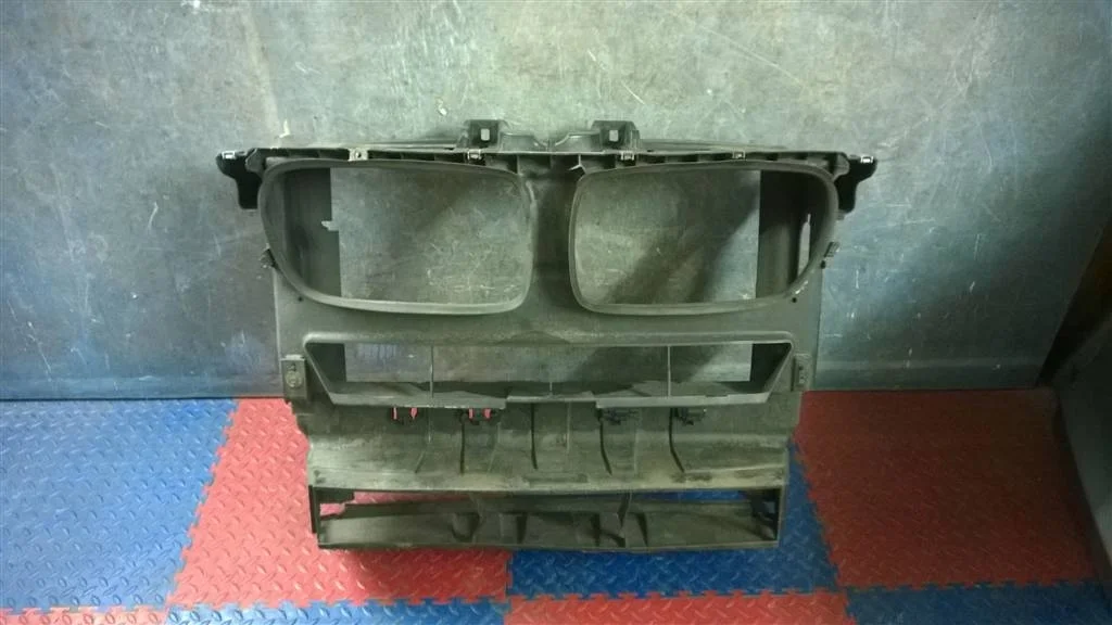 воздуховод радиатора BMW X3 F25  N47D20C 184 лс 2.0D