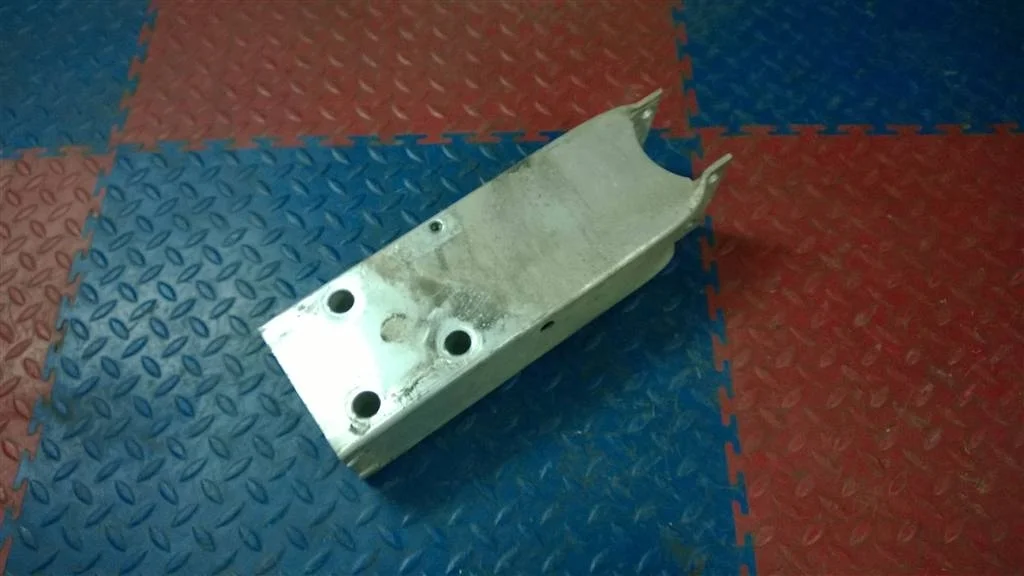 кронштейн усилителя переднего бампера BMW X3 F25  N47D20C 184 лс 2.0D