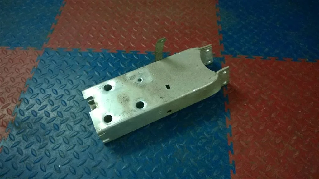 кронштейн усилителя переднего бампера BMW X3 F25  N47D20C 184 лс 2.0D