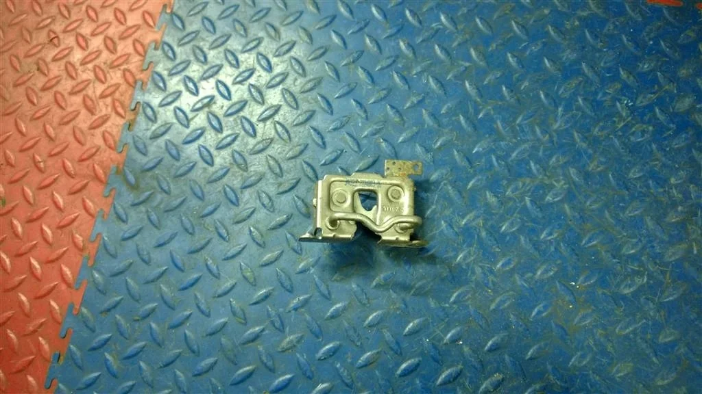 замок капота BMW X3 F25  N47D20C 184 лс 2.0D