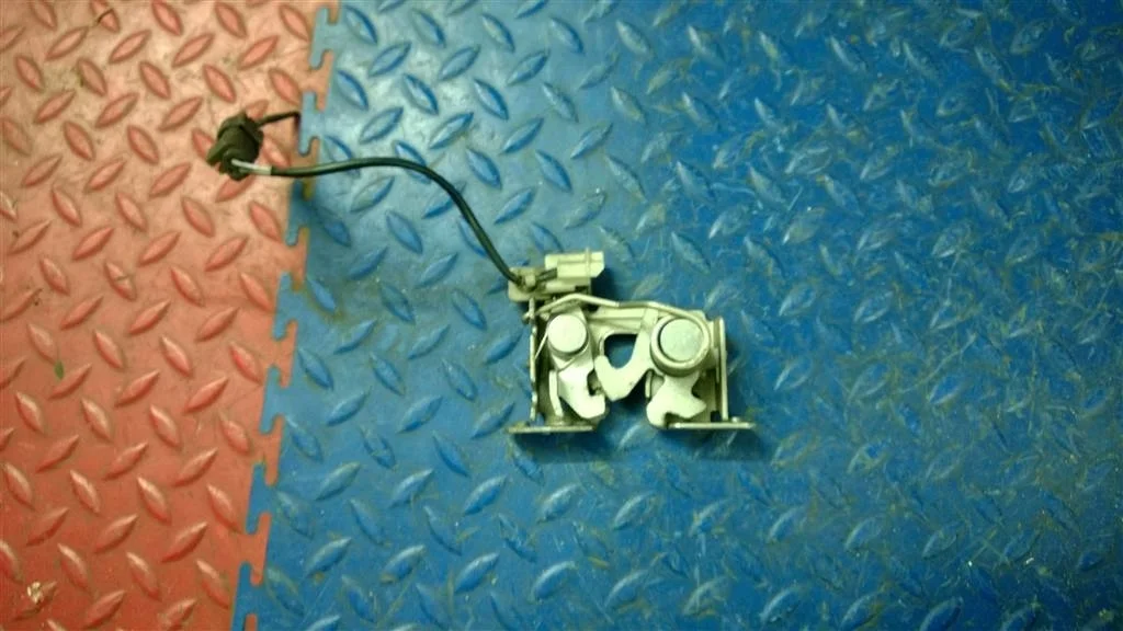 замок капота BMW X3 F25  N47D20C 184 лс 2.0D