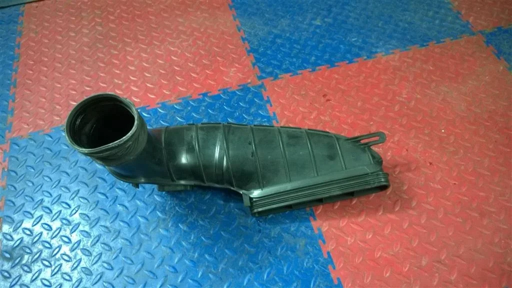 патрубок воздушного фильтра BMW X3 F25  N47D20C 184 лс 2.0D