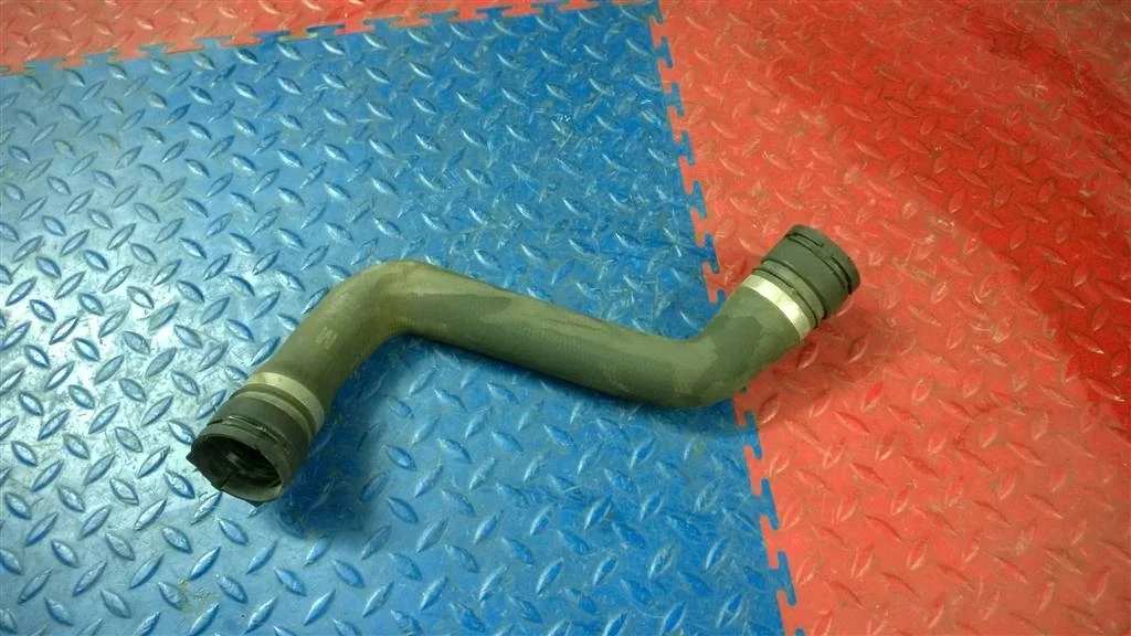 патрубок радиатора BMW X3 F25  N47D20C 184 лс 2.0D