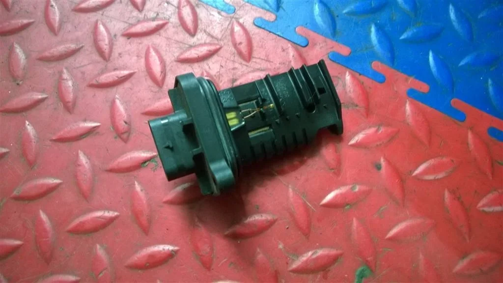 расходомер воздуха дмрв BMW X3 F25  N47D20C 184 лс 2.0D