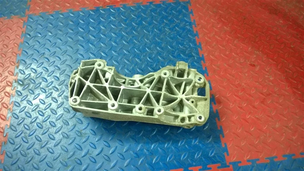 кронштейн генератора BMW X3 F25  N47D20C 184 лс 2.0D