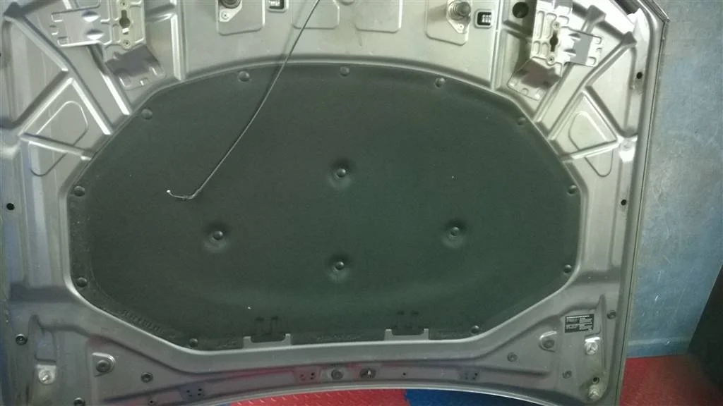 шумоизоляция капота BMW X3 F25  N47D20C 184 лс 2.0D