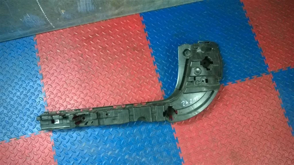 кронштейн заднего бампера BMW X3 F25  N47D20C 184 лс 2.0D