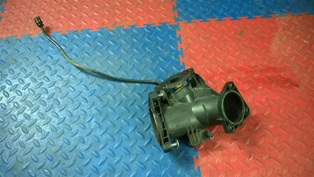 патрубок впускного коллектора BMW X3 F25  N47D20C 184 лс 2.0D