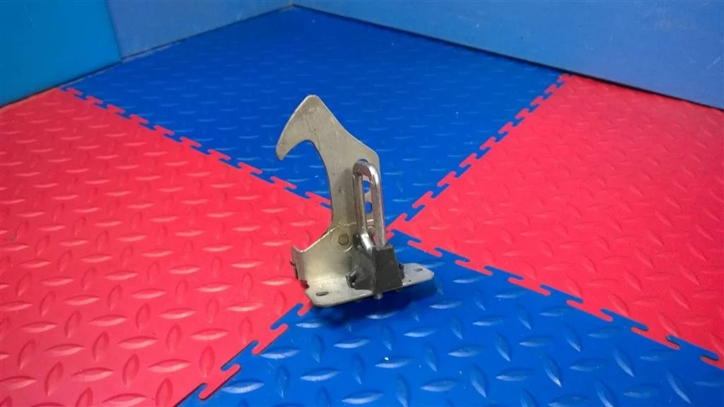 замок капота BMW X3 F25  N47D20C 184 лс 2.0D