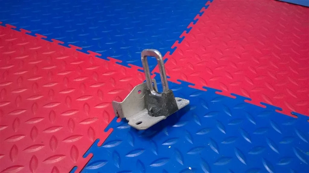 ответная часть замка капота BMW X3 F25 51237210734  N47D20C 184 лс 2.0D 2013 SPACEGRAU METALLIC ( A52 )