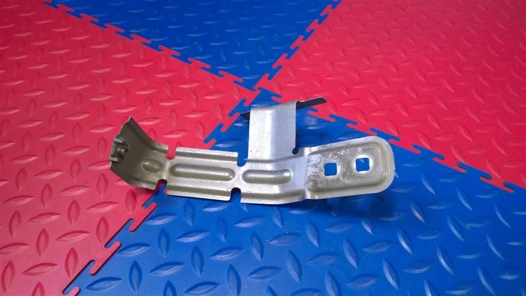 кронштейн крыла переднего BMW X3 F25  N47D20C 184 лс 2.0D