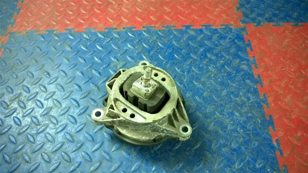 опора двигателя BMW X3 F25  N47D20C 184 лс 2.0D