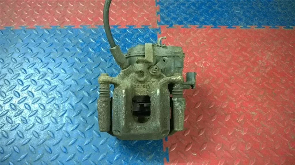 суппорт BMW X3 F25 34216791017  N47D20C 184 лс 2.0D 2013 SPACEGRAU METALLIC ( A52 )