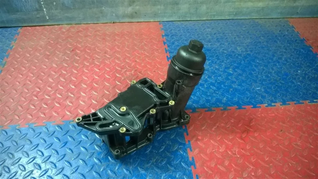 корпус масляного фильтра BMW X3 F25  N47D20C 184 лс 2.0D