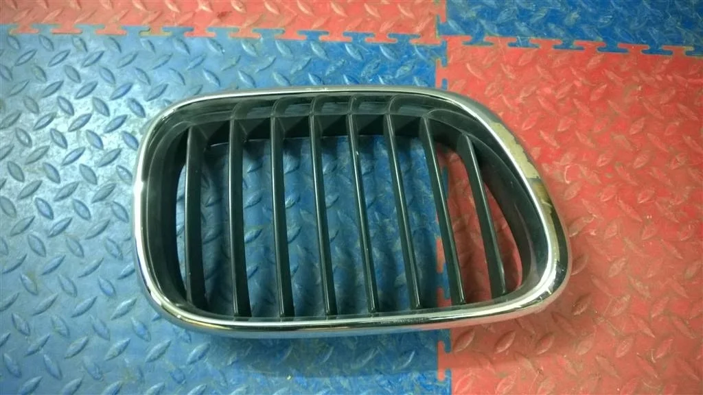 решетка радиатора BMW X5 E53 51138247674  M54B30 231 лс 3.0i 2003 BLACK SAPPHIRE METALLIC (475)