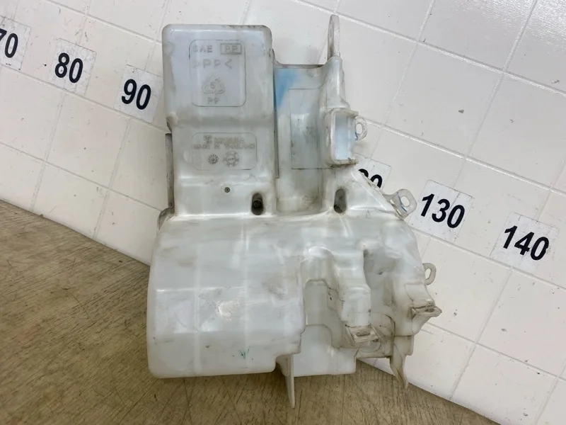 Бачок омывателя MITSUBISHI L200 2015- 2015 2016 2017 2018 2019 2020 2021 2022 2023 2024 8260A468