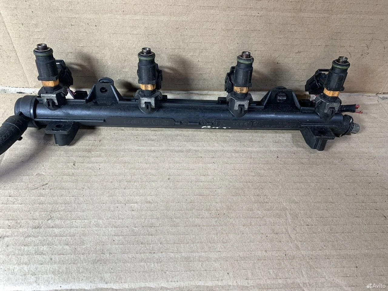 Форсунка топливная 1.6 cfna bts vw polo 03c906031a