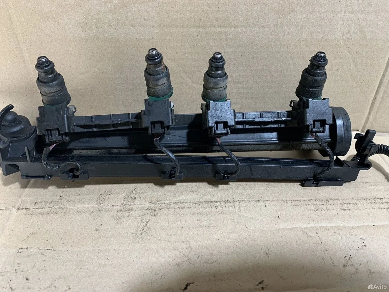 Топливная форсунка 1.6 bfq vw skoda 037906031al