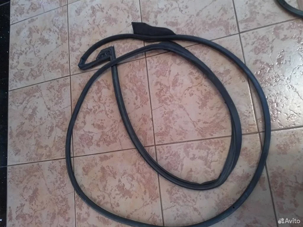 Уплотнитель двери Toyota Land Cruiser Prado