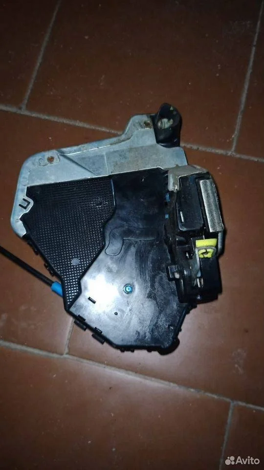 Замок двери передней левой Toyota Land Cruiser Prado 150 (2009—2013) 3.0