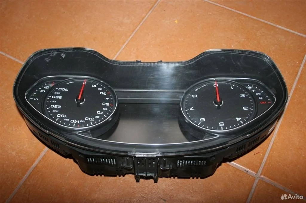 Щиток приборов (приборная панель) Audi A8 D4 (2010—2014) 4,2