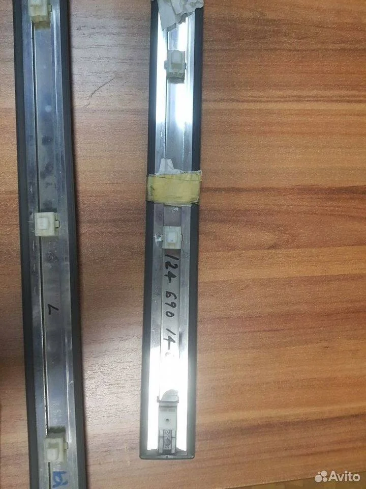 Молдинг задней правой двери Mercedes-Benz W124 1984-1993