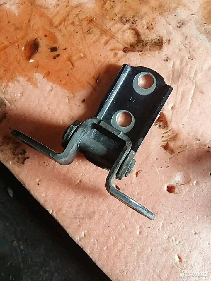 Петля двери задней правой нижняя Toyota Land Cruiser Prado