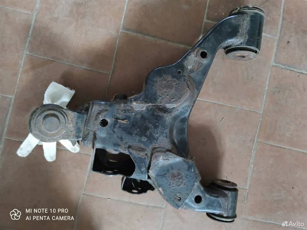 Рычаг передний нижний правый Toyota Land Cruiser 200 (2007—2012)