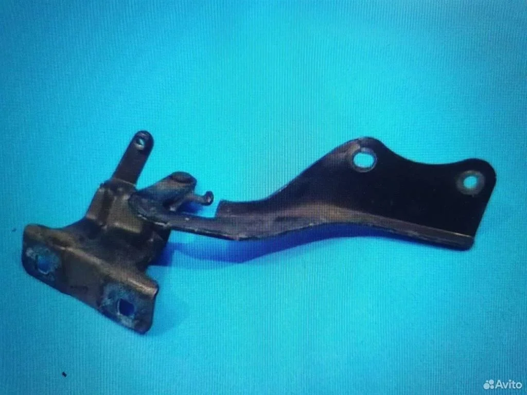 Петля капота левая Nissan X-Trail II (2007—2011)