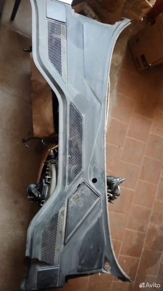 Решетка стеклооч. (планка под лобовое стекло) Audi A8 D4 (2010—2014) 4,2