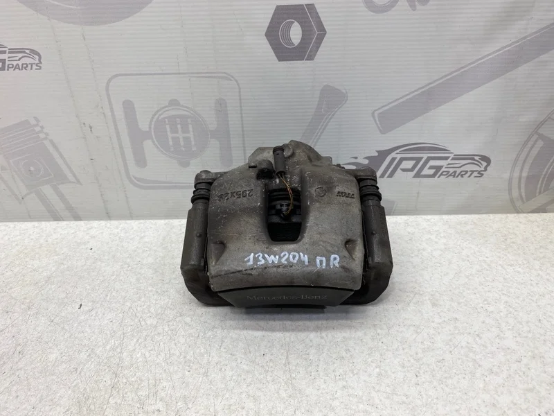 Тормозной суппорт передний правый Mercedes-benz 2012 C204