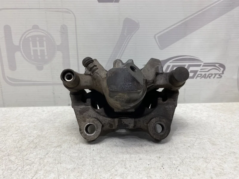 Тормозной суппорт задний правый Mercedes-benz 2012 C204