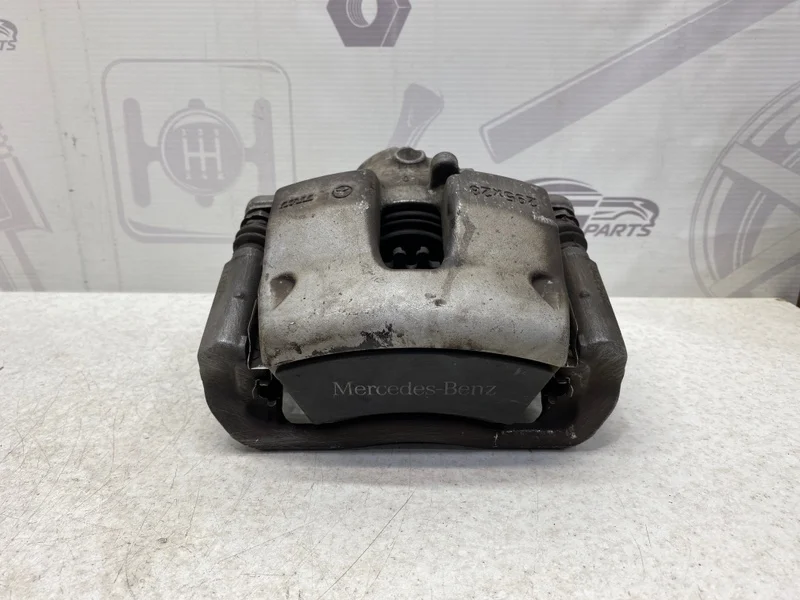 Тормозной суппорт передний левый Mercedes-benz 2012 C204