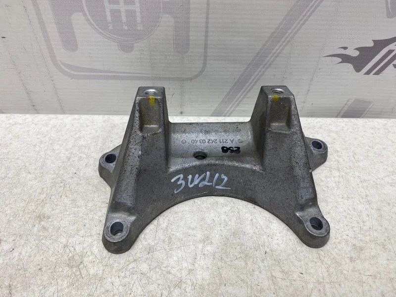 Кронштейн подушки акпп Mercedes-benz 2013 W212