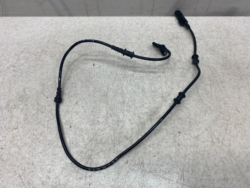 Датчик abs передний Mercedes-benz 2014 W246