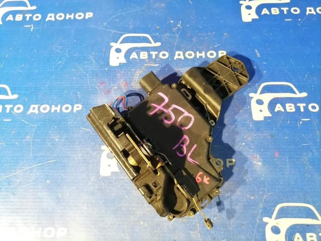 замок двери VOLKSWAGEN PASSAT 3B2 APU