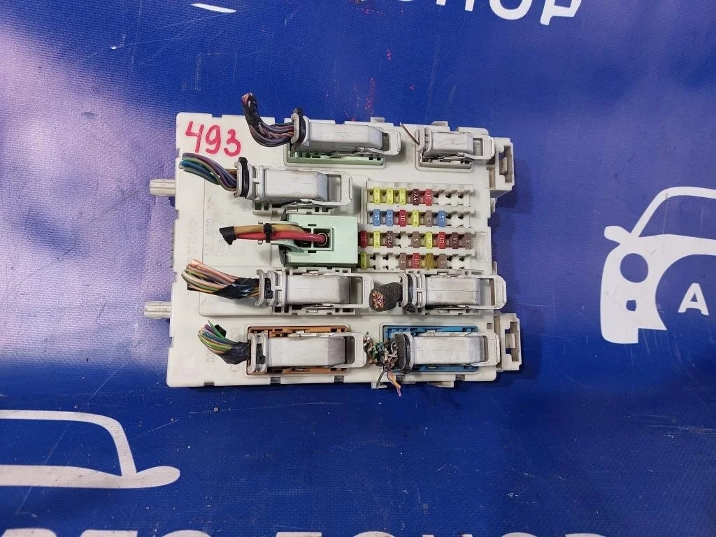 блок предохранителей FORD FOCUS CB8 IQDB - 2227208