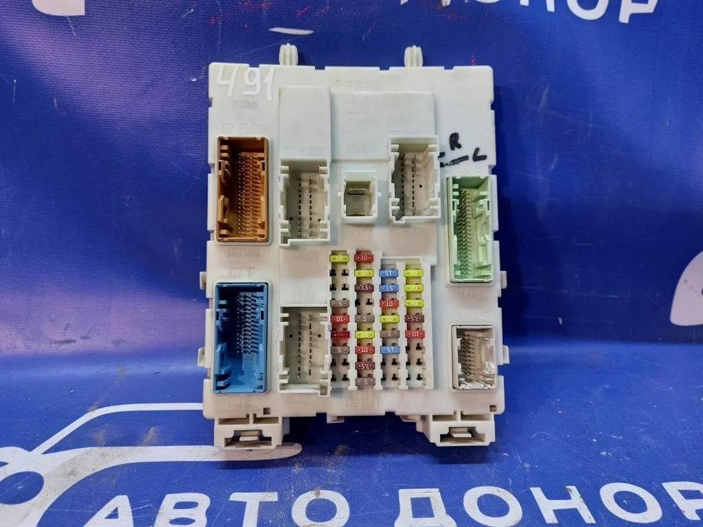 блок предохранителей FORD FOCUS CB8 IQDB - 2227208