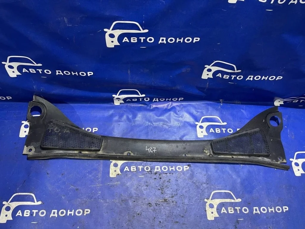 решетка под лобовое стекло FORD FOCUS CB8 IQDB