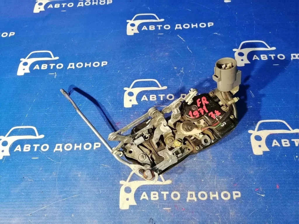 замок двери TOYOTA CORONA EXIV ST200 4SFE F 69030-20580