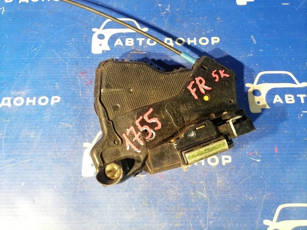 замок двери TOYOTA CAMRY ACV30 -