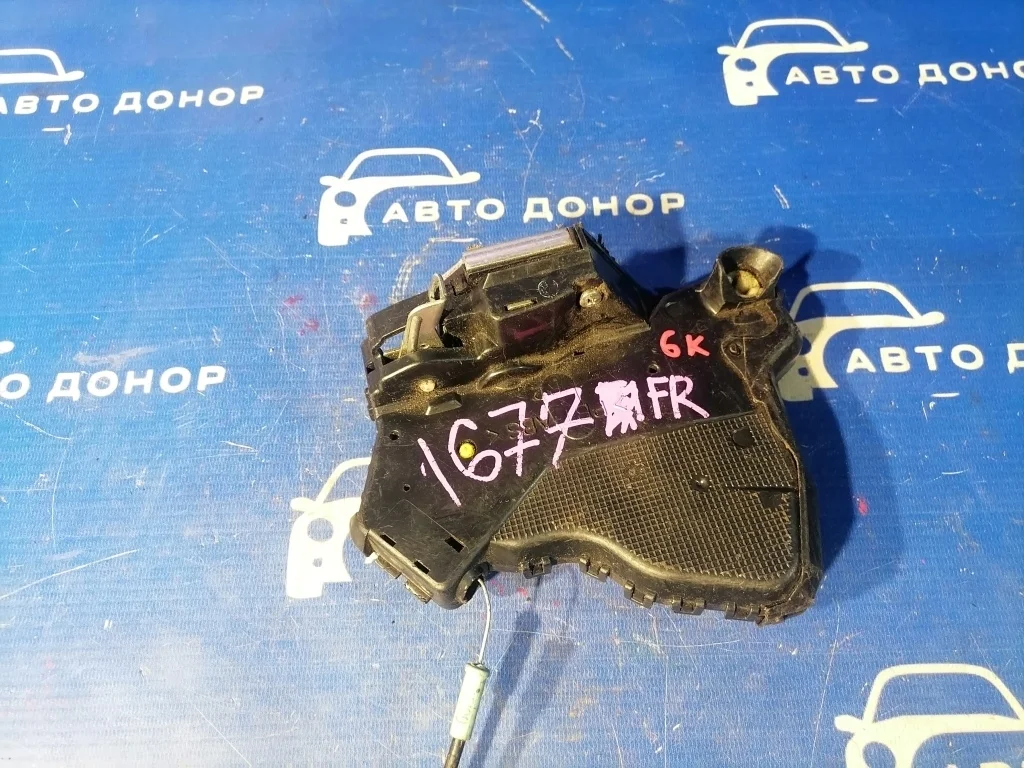 замок двери TOYOTA NOAH AZR60 1AZFSE