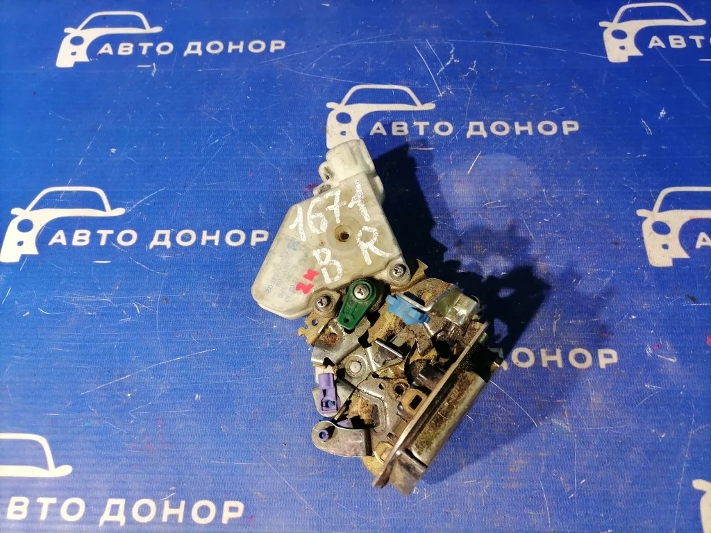 замок двери NISSAN BASSARA JHU30 VQ30DE R 82502AA210