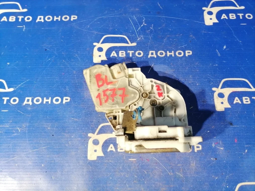 замок двери NISSAN BLUEBIRD QU14 QG18DE