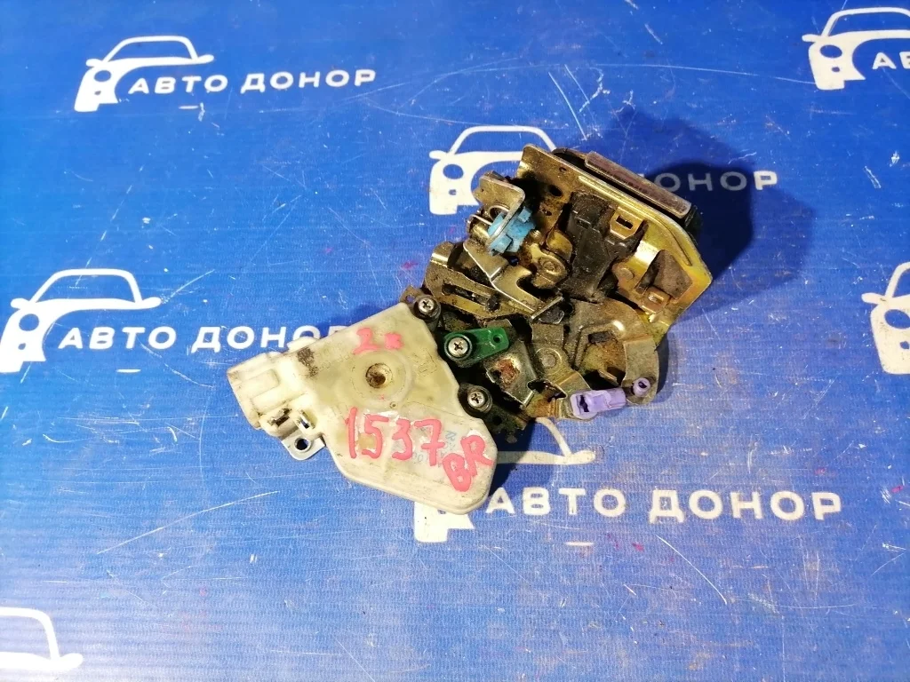 замок двери NISSAN BASSARA JU30 KA24DE R 82502AA210