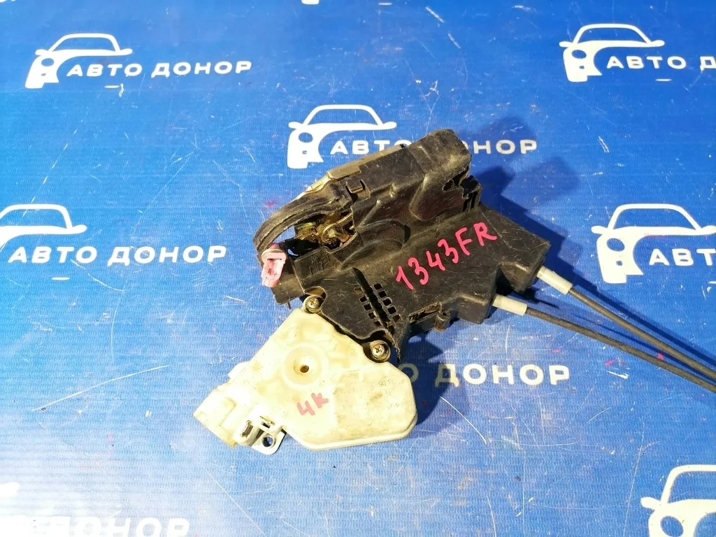 замок двери NISSAN TINO V10 -