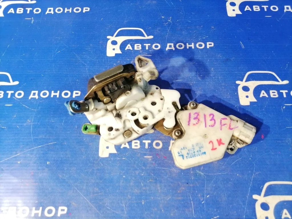 замок двери NISSAN RNESSA PNN30 KA24DE