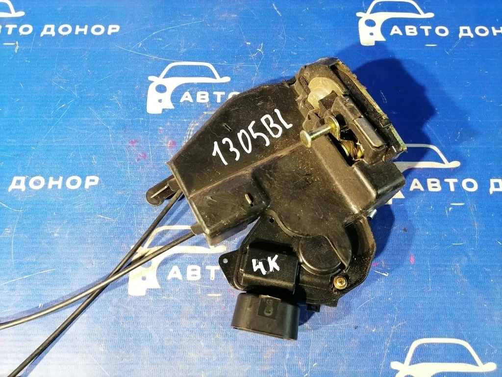 замок двери TOYOTA KLUGER MCU25 -