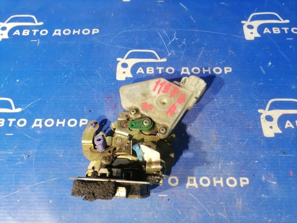 замок двери NISSAN AD VY11 - R 82502AA210