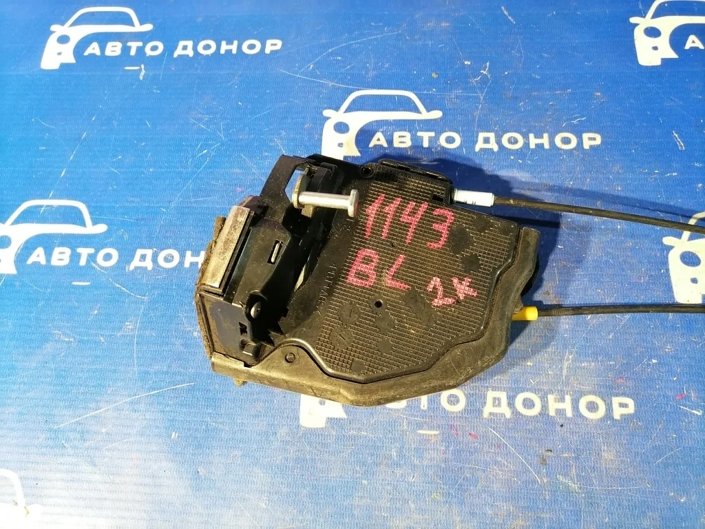 замок двери TOYOTA AURIS ZRE152 -